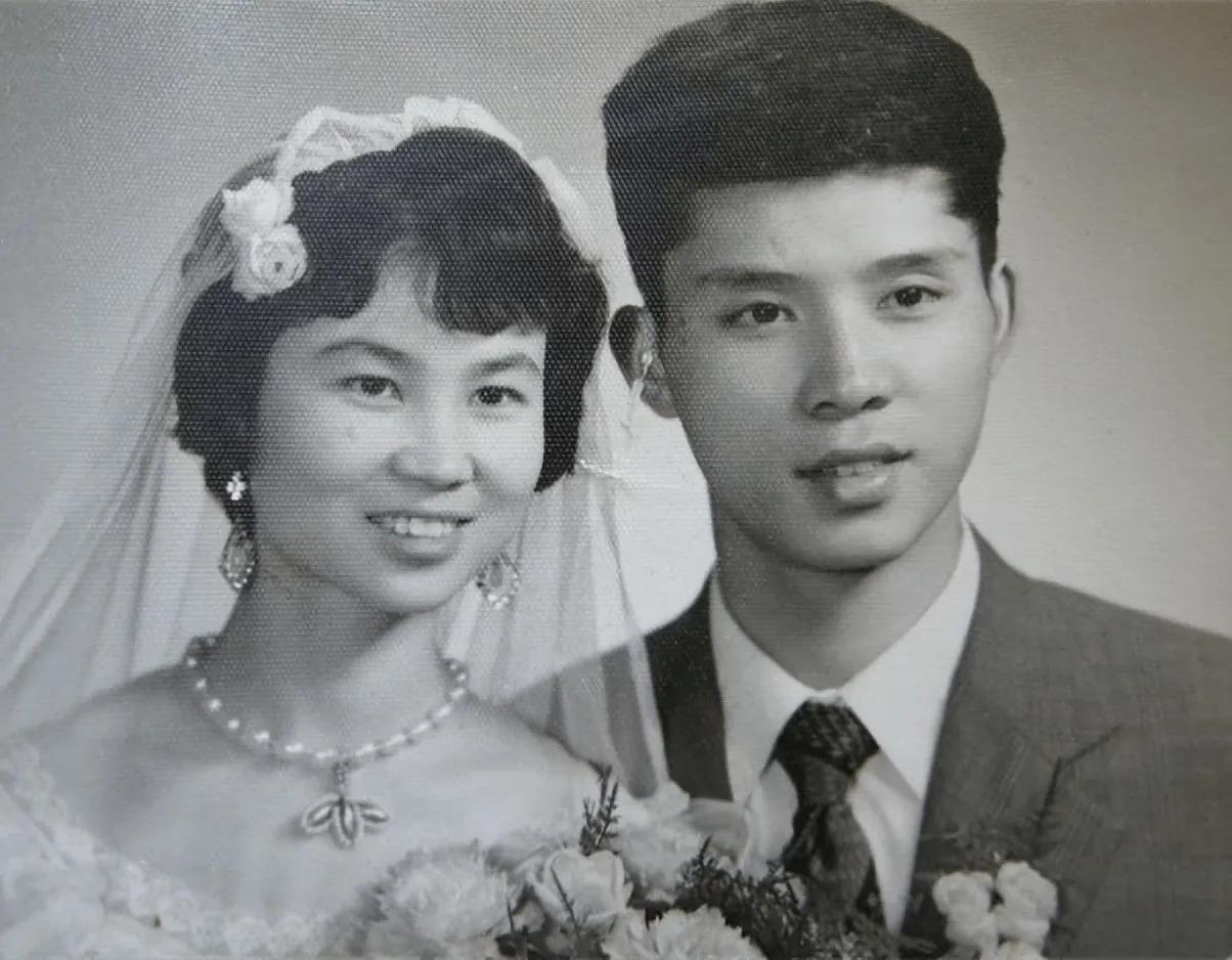 臺灣老兵回鄉探親，以為發妻改嫁暈倒在家門口，村民：你還有兒子-圖2