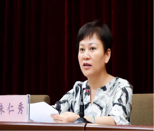 2022年貌美女副市長落馬，狂貪2000萬 五年政績倒數第一卻接連升官-圖3